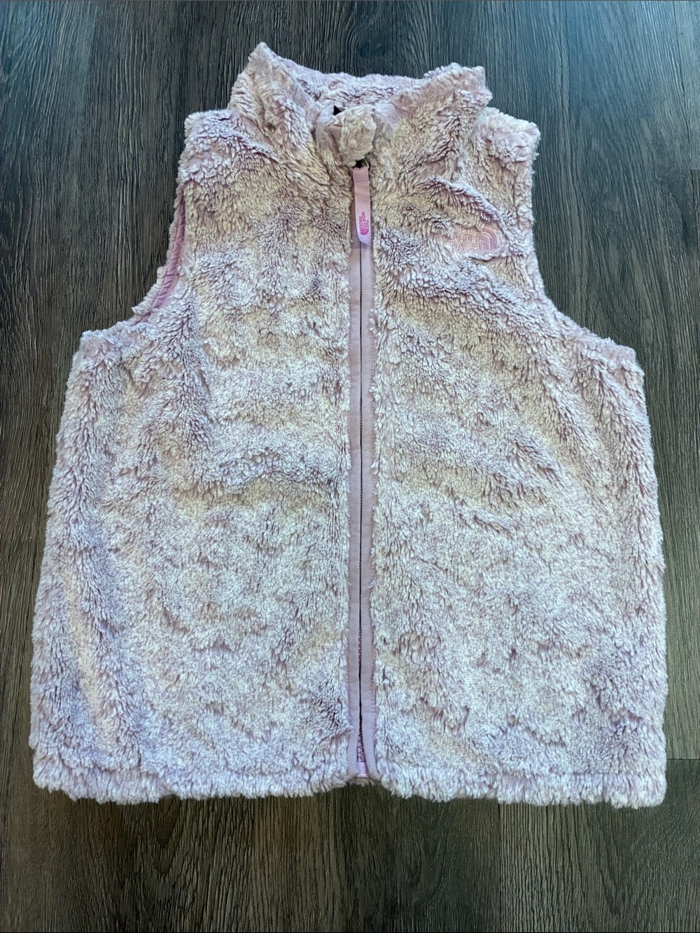 The North Face Girls (6) Zip front Cozy Winter Vest in Lilac.